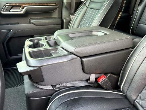 Used 2022 GMC Sierra 1500 Elevation image 17