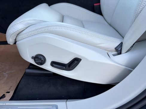 New 2026 Volvo XC90 T8 Ultra w/ Protection Package Premier image 8