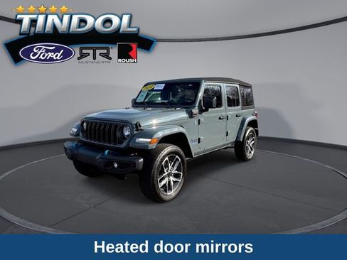 Used 2024 Jeep Wrangler Unlimited image 4