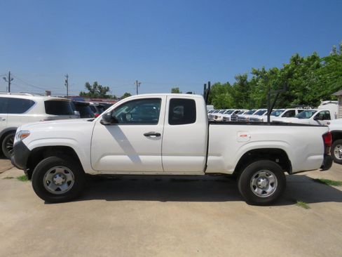 Used 2022 Toyota Tacoma SR AWD/4WD image 8