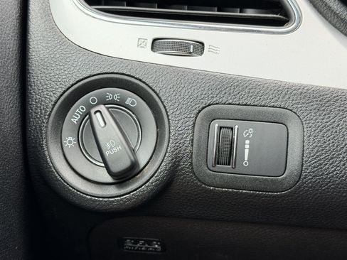 Used 2019 Dodge Journey SE w/ Connectivity Group FWD image 12