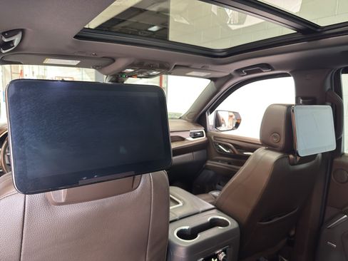 Used 2022 GMC Yukon Denali w/ Denali Ultimate Package AWD/4WD image 16