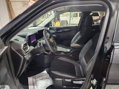 Used 2025 Chevrolet TrailBlazer LT image 8