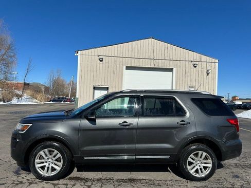 Used 2018 Ford Explorer XLT w/ Equipment Group 202A image 10
