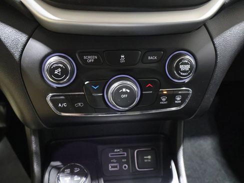 Used 2015 Jeep Cherokee Trailhawk image 29