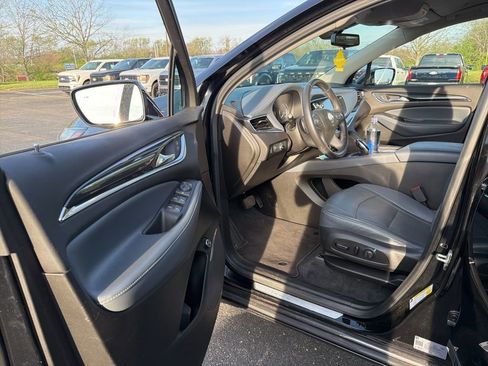 Used 2021 Buick Enclave Essence image 6