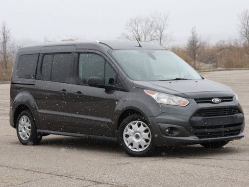 Used 2016 Ford Transit Connect XLT image 2