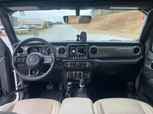 Used 2023 Jeep Gladiator Overland w/ Cold Weather Group image 22