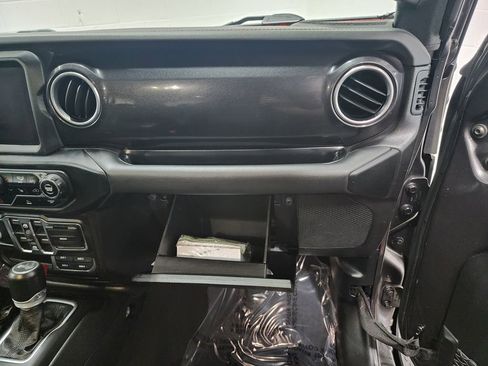 Used 2021 Jeep Wrangler Unlimited Sahara image 31