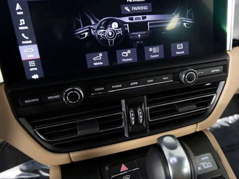 Certified 2019 Porsche Macan AWD/4WD image 28