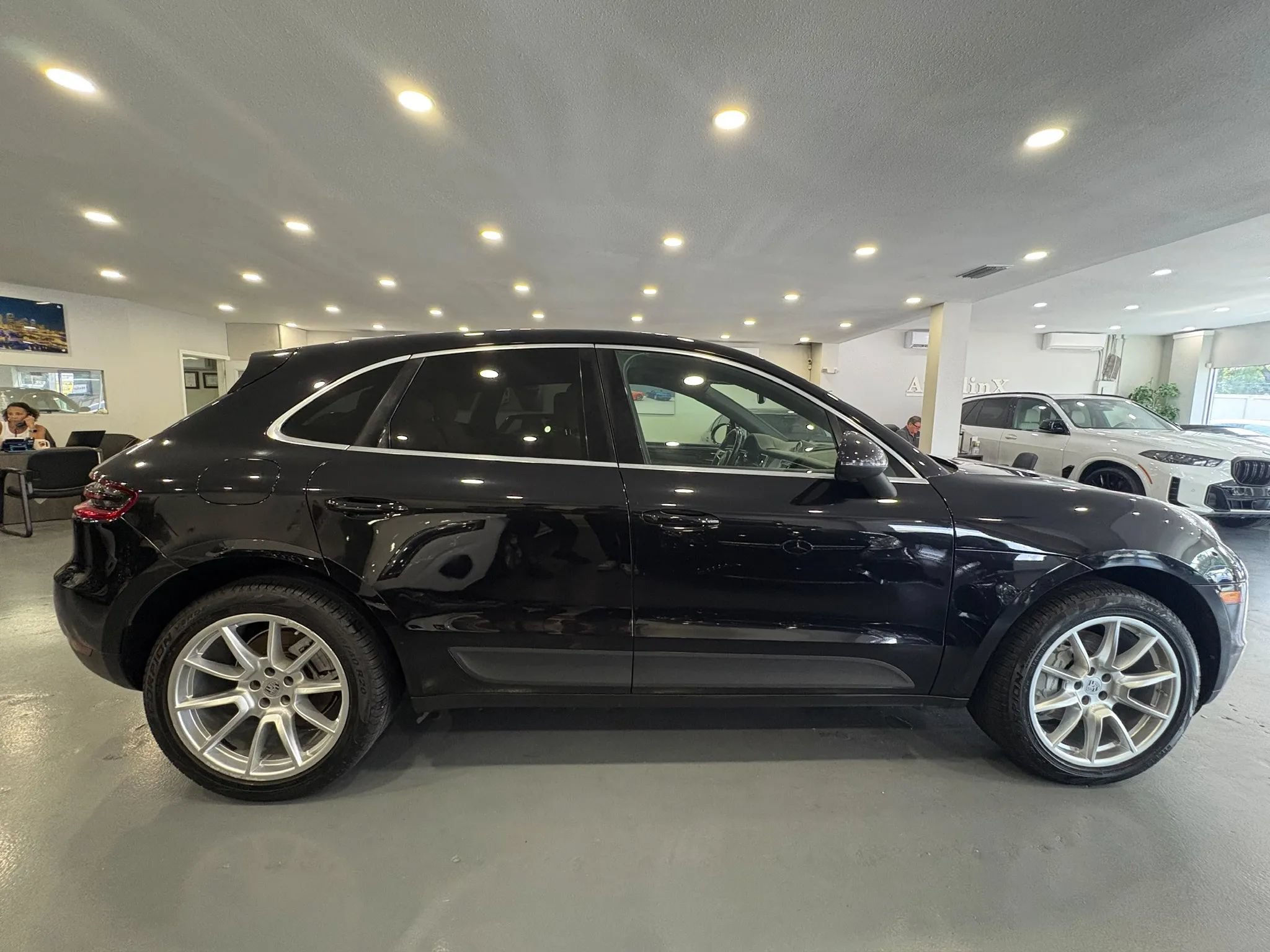 Used 2018 Porsche Macan S AWD/4WD image 8