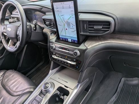 Used 2020 Ford Explorer Platinum w/ Premium Technology Package image 34