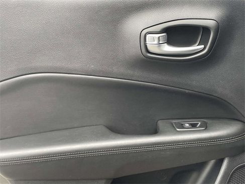 Used 2021 Jeep Compass Latitude image 9