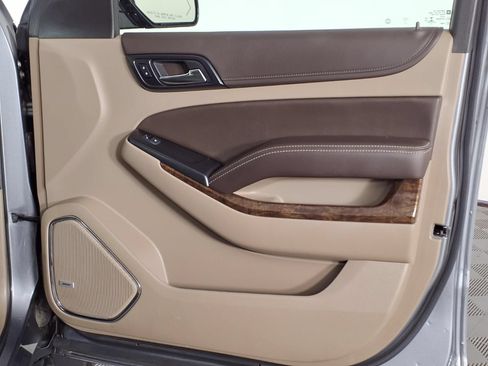 Used 2020 Chevrolet Tahoe LT w/ Luxury Package RWD image 8
