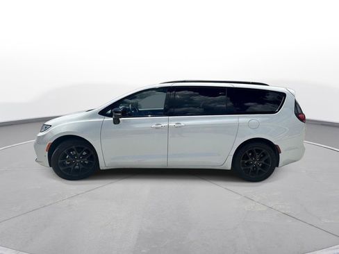 Used 2025 Chrysler Pacifica Limited FWD image 9