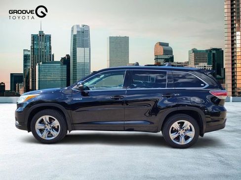 Used 2015 Toyota Highlander Limited w/ Driver Technology Package AWD/4WD image 2