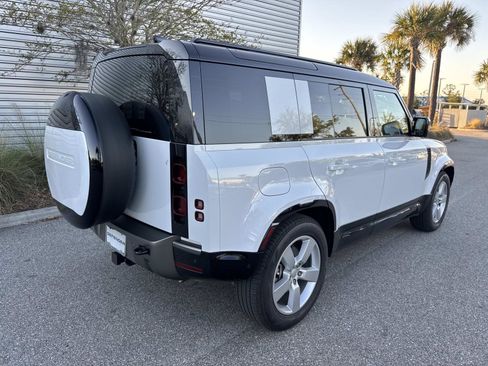 Certified 2025 Land Rover Defender 110 X-Dynamic SE image 6