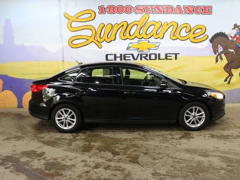 Used 2016 Ford Focus SE FWD image 1