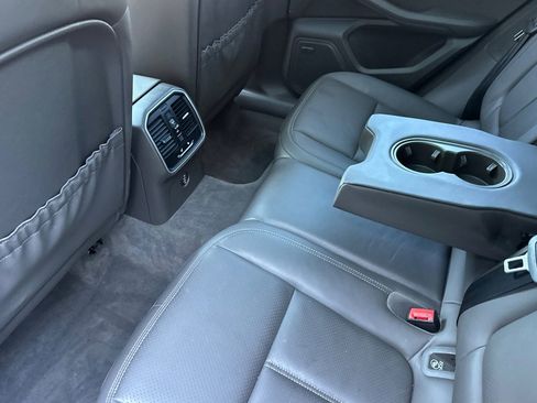 Used 2018 Porsche Macan S image 26