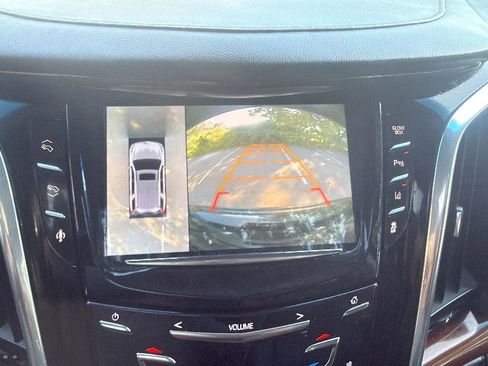 Used 2015 Cadillac Escalade Luxury image 34
