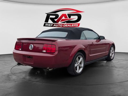 Used 2006 Ford Mustang Convertible RWD image 3