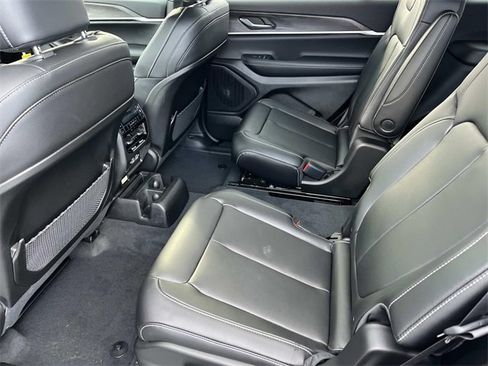 New 2025 Jeep Grand Cherokee L Limited w/ Black Appearance Package image 18
