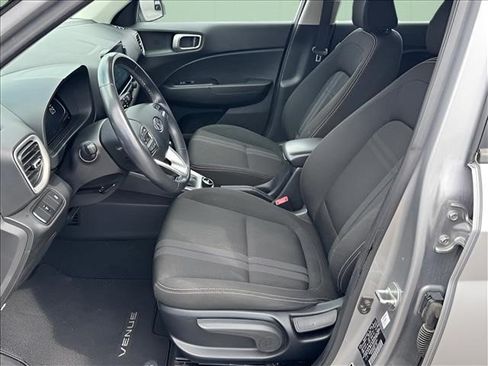 Certified 2024 Hyundai Venue SEL FWD image 6