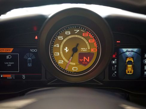 Used 2022 Ferrari F8 Tributo RWD image 18