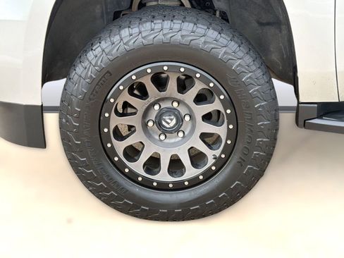 Used 2019 Chevrolet Suburban LT RWD image 12