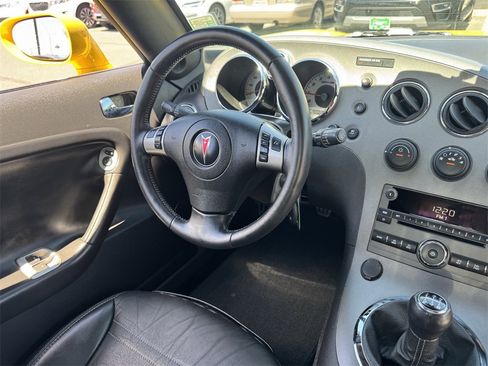 Used 2009 Pontiac Solstice Convertible w/ Premium Package image 13