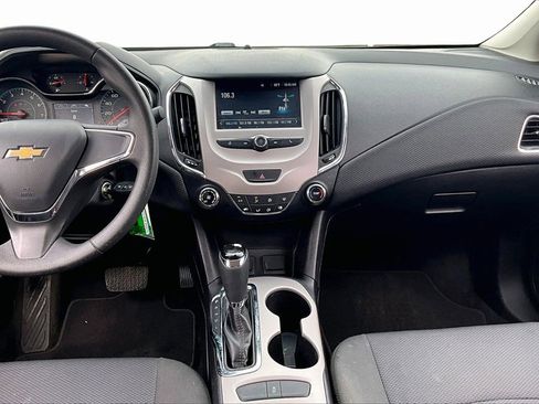 Used 2018 Chevrolet Cruze LS image 6