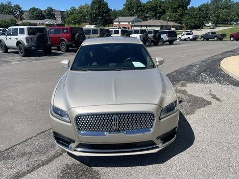 Used 2017 Lincoln Continental Select w/ Climate Package AWD/4WD image 3