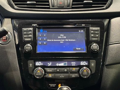 Used 2017 Nissan Rogue SV w/ SV Premium Package image 19