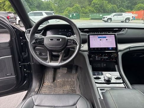 Used 2024 Jeep Grand Cherokee Overland w/ Trailer Tow Package AWD/4WD image 15
