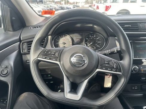 Used 2020 Nissan Rogue Sport S image 22