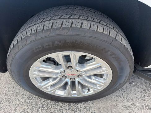 Used 2024 GMC Yukon SLT w/ SLT Luxury Package RWD image 10