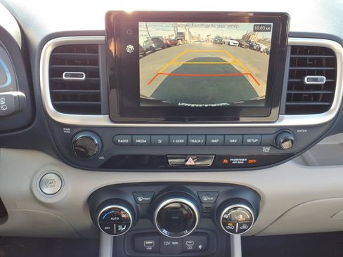 Certified 2023 Hyundai Venue Limited image 18