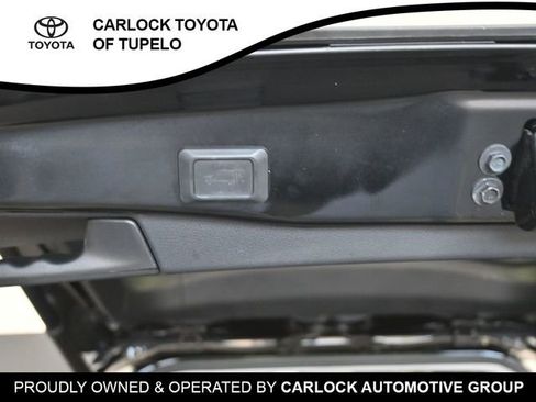 Used 2021 Toyota RAV4 XLE Premium image 28