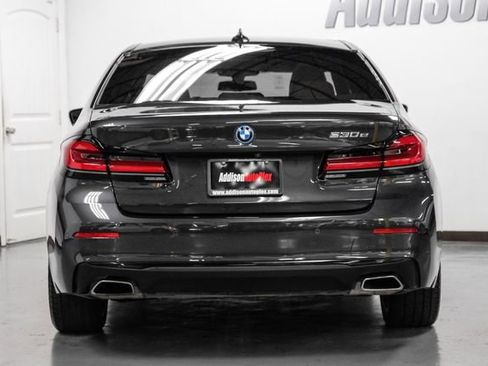 Used 2022 BMW 530e w/ Premium Package image 9