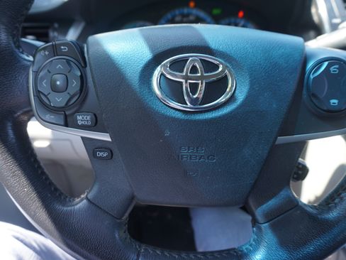 Used 2012 Toyota Camry XLE w/ Leather Pkg FWD image 9