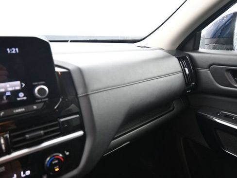 Used 2025 Nissan Pathfinder SV FWD image 28