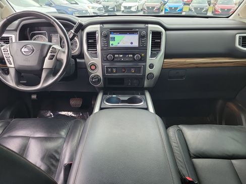 Used 2017 Nissan Titan SL image 9