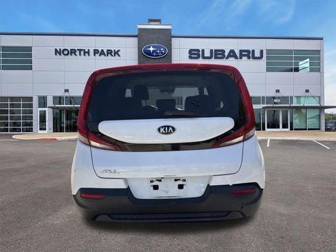 Used 2020 Kia Soul LX FWD image 4