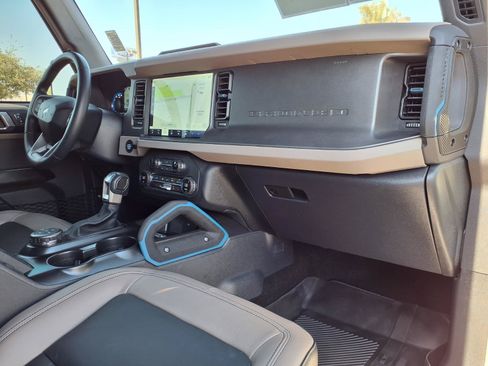 Certified 2024 Ford Bronco Wildtrak AWD/4WD image 10