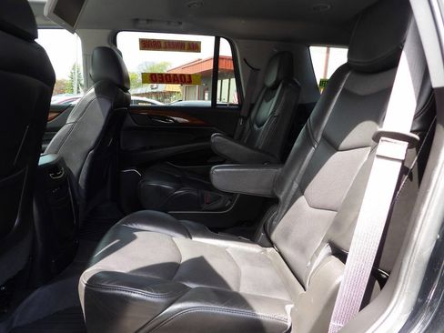 Used 2017 Cadillac Escalade Premium Luxury AWD/4WD image 10
