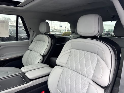 New 2026 Lincoln Navigator Black Label AWD/4WD image 26