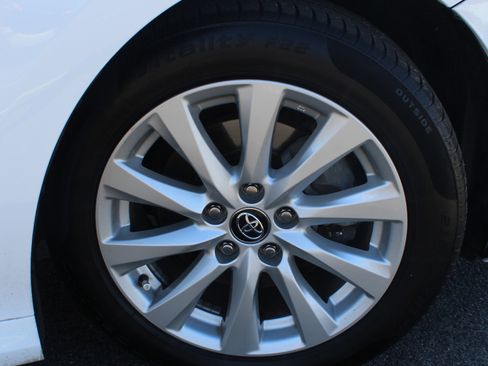 Used 2020 Toyota Camry LE image 19