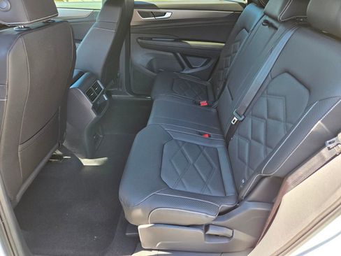 New 2026 Volkswagen Atlas Cross Sport SE FWD image 7