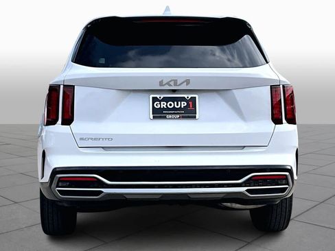 Used 2023 Kia Sorento S image 5