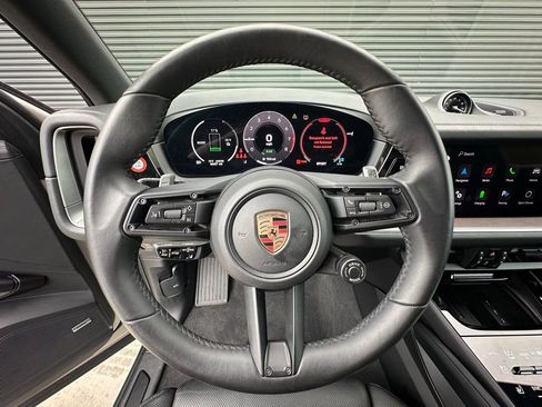 Certified 2025 Porsche Cayenne E-Hybrid AWD/4WD image 16